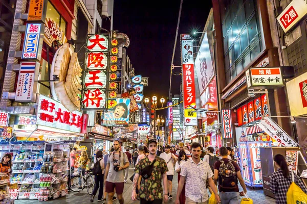 Turistler Bir Meşgul Sokakta Osaka Downtown Reklam Panoları Renkli Senaryo — Stok fotoğraf