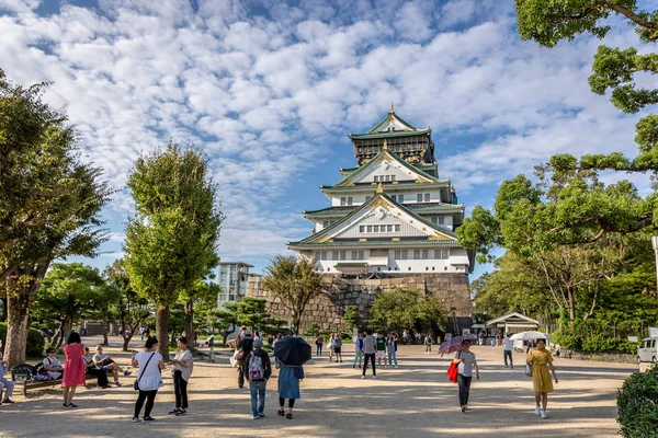 Осака Японія Вересня 2018 Туристи Ходять Замок Осака Красиві Sky — стокове фото