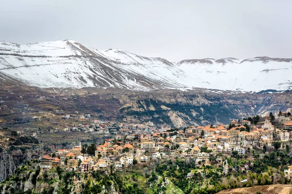 Incredibile Città Nelle Valli Del Libano Montagne Mantello Neve Giorno — Foto Stock