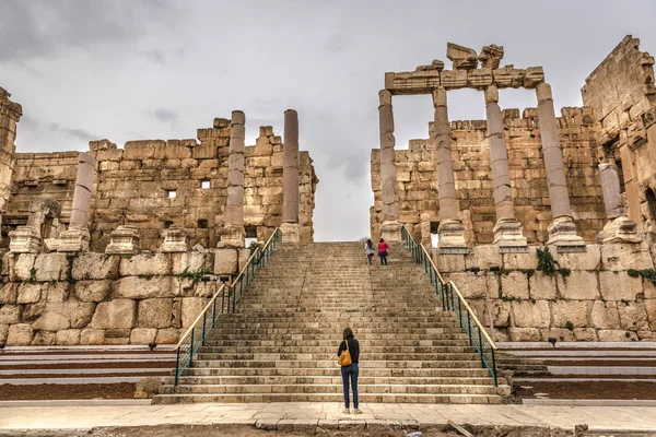Turistas Visitando Las Ruinas Romanas Balbek Interior Del Líbano Sitio —  Fotos de Stock