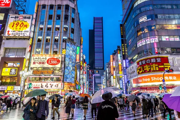 2018 주민과 관광객 다채로운 표지판의 오후에 일본에서 둘러싸인 애비뉴를 — 스톡 사진
