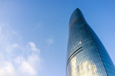 Aşağıdan Azərbaycanda görülen Bakü alev kuleleri