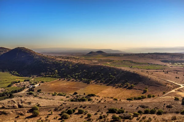 イスラエル共和国の非常に明確な日と青空のゴラン高原の山 — ストック写真