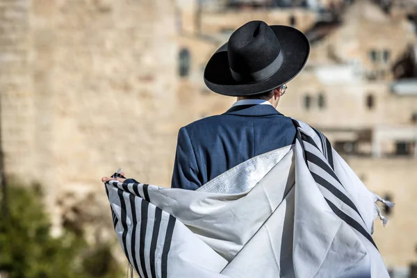 Jovem Judeu Andando Nas Ruas Jerusalém — Fotografia de Stock