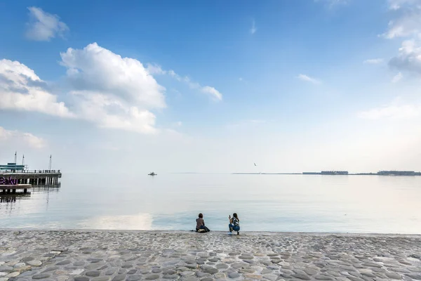 Tourists Enjoying Late Afternoon Baku — Stock Photo, Image