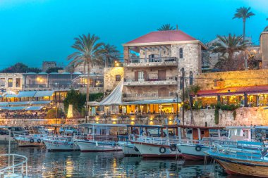 Byblos, Lübnan - 12th Şubat 2018 - Byblos turistik alan restoranlar ve Lübnan'daki tekneler