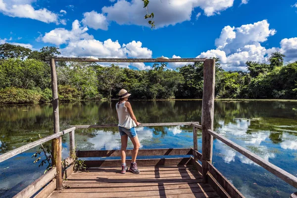 Mladá Žena Navštívit Krásnou Krajinu Městě Bonito Brazílie — Stock fotografie