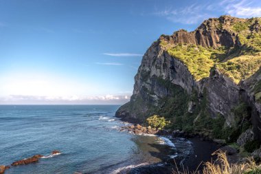 Güney Kore'de Jeju adasında bir mavi gökyüzü gün muhteşem manzara