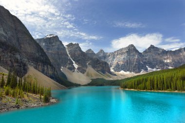 Şaşırtıcı yansıması ile Wenkchemna doruklarına görünümü buzultaş Gölü, Banff, Rocly Mountain, Amerika Birleşik Devletleri