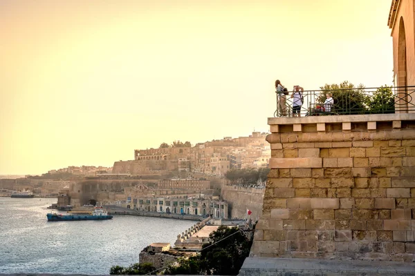 Valleta Malta Mai 2019 Touristen Genießen Einen Späten Nachmittag Einem — Stockfoto
