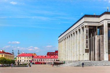 Minsk, Beyaz Rusya - 28th Temmuz 2018 - Minsk, Beyaz Rusya Doğu Avrupa'da büyük açık hava Bulvarı'ndaki yürüyüş birkaç kişi