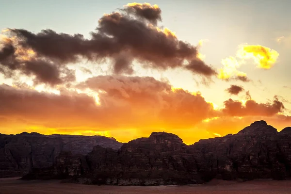 Fantastisk Solnedgång Vid Öknen Wadi Rum — Stockfoto