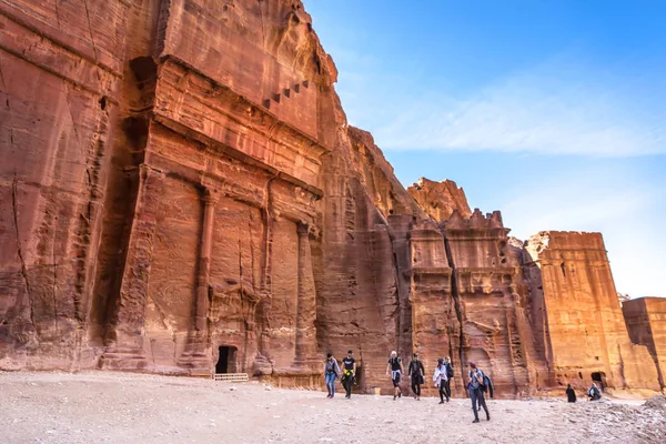 Petra Jordanië Feb 2018 Grote Groep Toeristen Voor Een Grote — Stockfoto