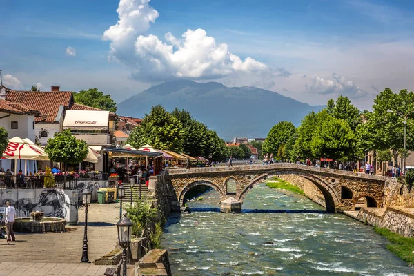 Prizren Kosovo Junio 2018 Río Con Puente Piedra Centro Prizren —  Fotos de Stock