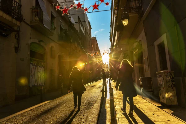 Barcelona Spanien Nov 2017 Touristen Gehen Gegen Das Sonnenlicht Den — Stockfoto