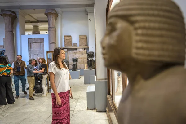 Kairó Egyiptom November 2018 Fiatal Szórakozás Belül Egyiptomi Múzeum Kairó — Stock Fotó