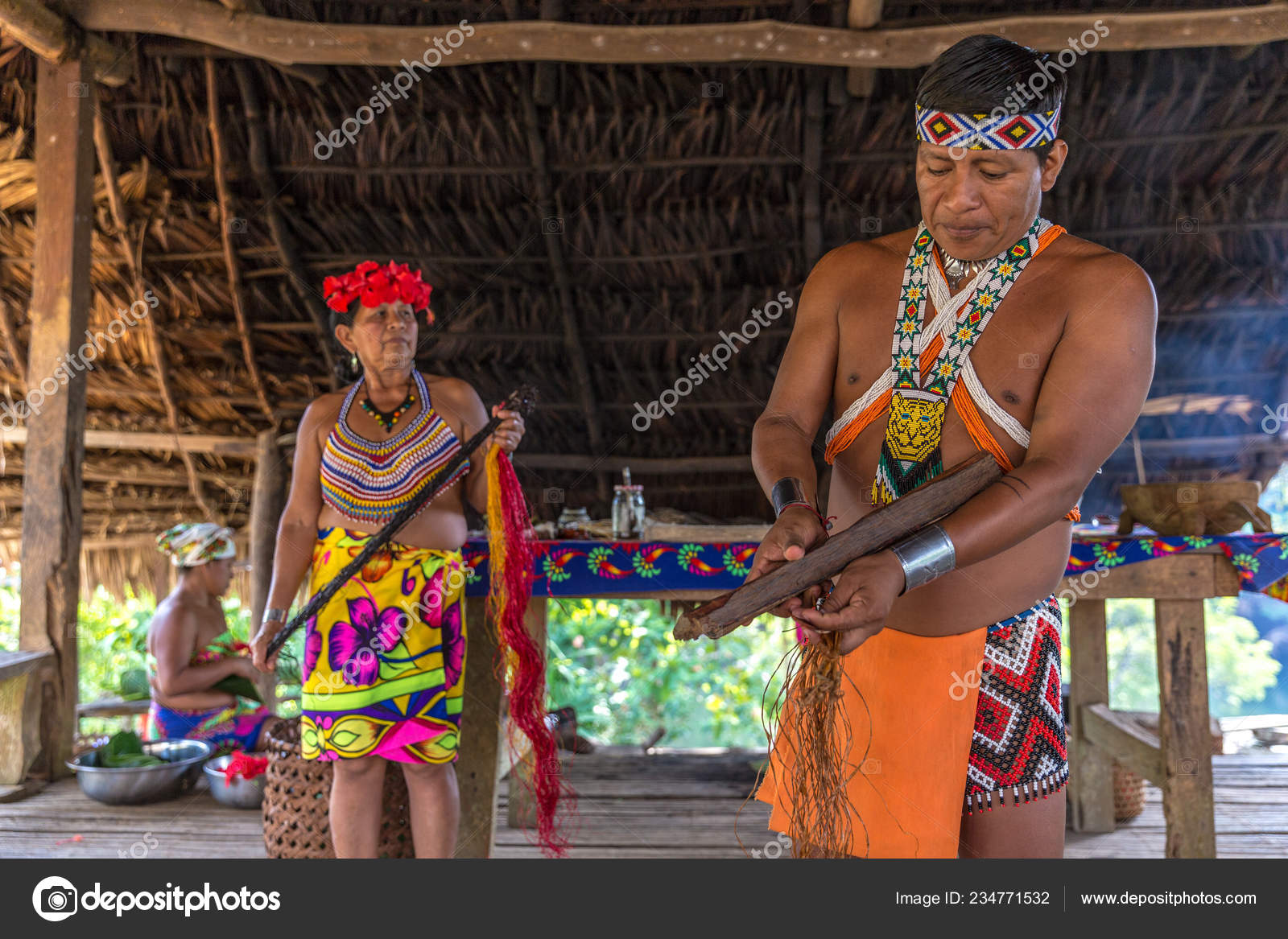 Embera Drua Villiage Panamá Marzo 2018 Una Pareja Indígena Viste