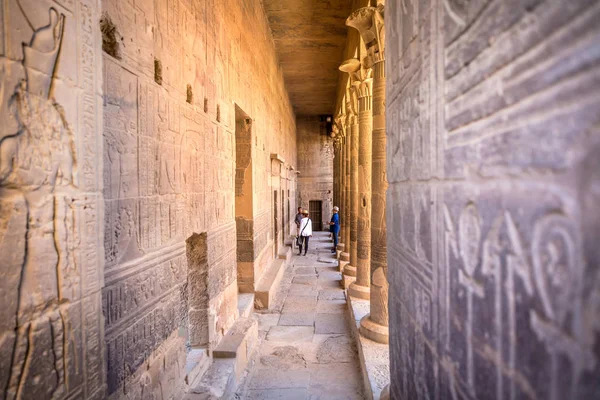 Abu Simbel Egypte Nov 2018 Toeristen Een Bezoek Aan Binnenkant — Stockfoto