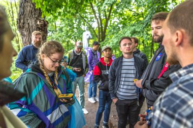 Çernobil, Ukrayna - 2nd Temmuz 2018 - turist rehberi açıklama Çernobil'de dikkat Grup