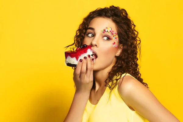 Imagem Mulher Bonita Com Penteado Moderno Elegante Isolado Sobre Fundo — Fotografia de Stock