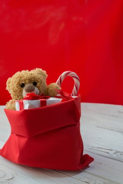 Tatil hediye ile ayı.