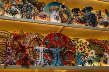 Grand Bazaar 'da geleneksel Türk seramikleri