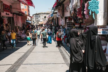 Istanbul, 16 Haziran 2018: insanların çoğu yerli Kapalıçarşı, ramazan kutlamalar sırasında.
