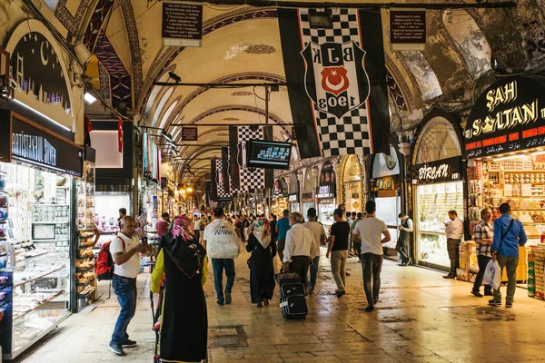 Istanbul, 14 Haziran 2017: dünyaca ünlü Kapalıçarşı içinde. Ticaret ve iş.