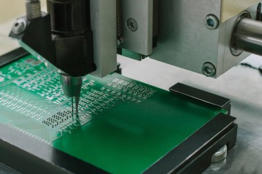 Endüstriyel üretim devre Mikri şemalar. Bilgisayar bileşenleri ve panoları imalatı