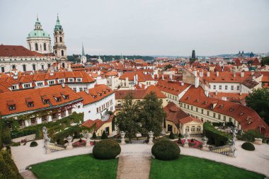 Prag Çek Cumhuriyeti mimarisinin güzel manzara. Prag dünyanın dört bir yanından gelen turistler ziyaret etmek için en sevdiğim yerlerden biri