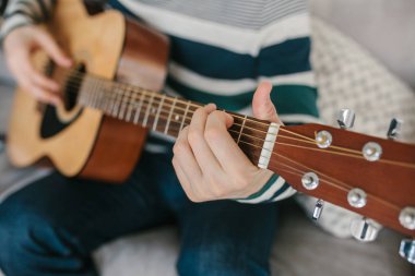 Gitar çalmayı öğrenme. Müzik eğitimi ve ders dışı dersleri