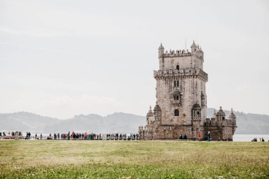 Torre de Belem veya Belem Kulesi Lizbon konumlar biridir. Kale 1515-1521 inşa edilmiştir. Bu şehir ziyaret turist için en sevdiğim yerlerden biri.