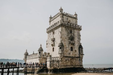 Torre de Belem veya Belem Kulesi Lizbon konumlar biridir. Kale 1515-1521 inşa edilmiştir. Bu şehir ziyaret turist için en sevdiğim yerlerden biri.