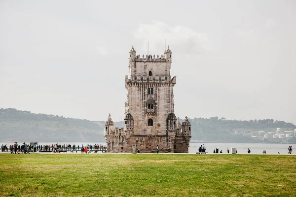 Torre de Belem veya Belem Kulesi Lizbon konumlar biridir. Kale 1515-1521 inşa edilmiştir. Bu şehir ziyaret turist için en sevdiğim yerlerden biri.