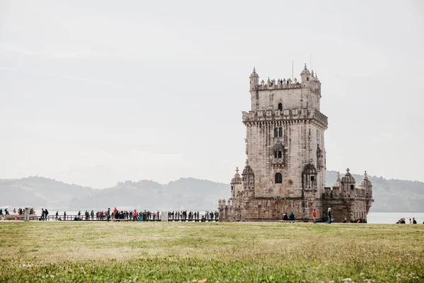 Torre de Belem veya Belem Kulesi Lizbon konumlar biridir. Kale 1515-1521 inşa edilmiştir. Bu şehir ziyaret turist için en sevdiğim yerlerden biri.