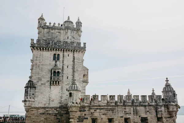 Torre de Belem veya Belem Kulesi Lizbon konumlar biridir. Kale 1515-1521 inşa edilmiştir. Bu şehir ziyaret turist için en sevdiğim yerlerden biri.