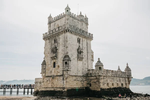 Torre de Belem veya Belem Kulesi Lizbon konumlar biridir. Kale 1515-1521 inşa edilmiştir. Bu şehir ziyaret turist için en sevdiğim yerlerden biri.