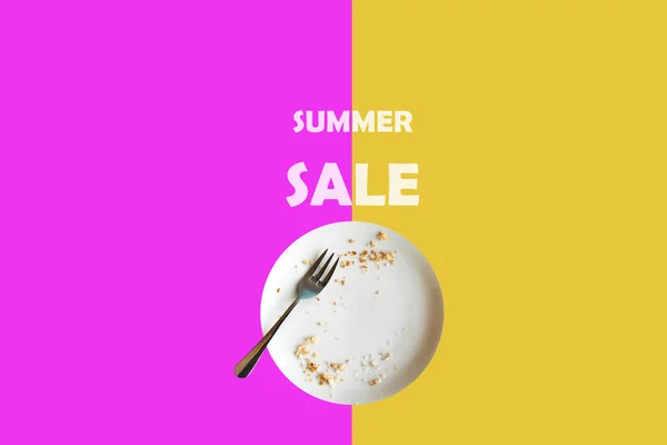 Ilustración en un estilo minimalista venta de verano. Un plato vacío con los restos de comida significa que los productos se compran rápidamente y deben llegar a tiempo. Idea creativa de la venta —  Fotos de Stock