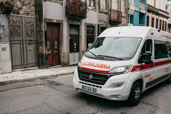 Portugal, Porto, 05 May 2018: An ambulance on the city street. Emergency help. Ambulance service 112. — Stock Photo, Image