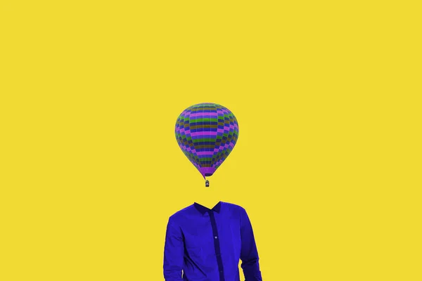 Concepto mínimo surrealista. Un globo en lugar de una cabeza humana. Minimalismo y surrealismo. Mi idea, diseño y obra de arte — Foto de Stock