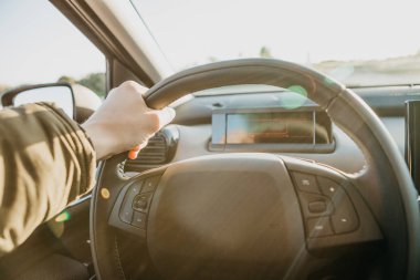 Sürücü veya gezgin veya turistik bir araba.