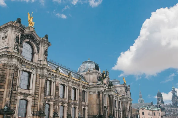 Palais Albertinum ou une galerie d'art à Dresde en Allemagne . — Photo