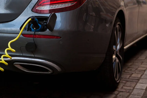 Close-up refueling an electric car. — Stock Photo, Image