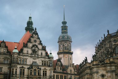 Kraliyet Sarayı ve Almanya'da Dresden Gaussmann Kulesi.