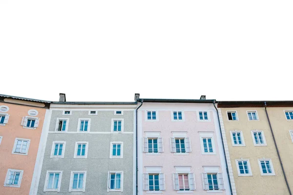 Casa multicolor aislada sobre fondo blanco . — Foto de Stock