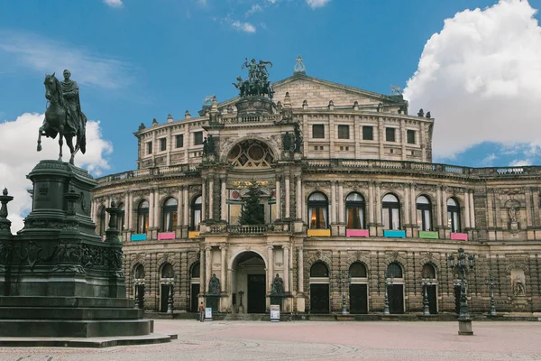 ドイツのドレスデンの歌劇場ゼンパー. — ストック写真