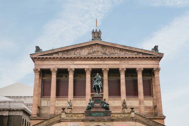 Güzel eski bina Berlin Ulusal Galerisi