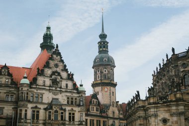 Kraliyet Sarayı ve Almanya'da Dresden Gaussmann Kulesi.
