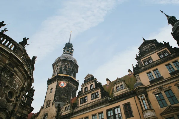 皇家宫殿和 Gaussmann 塔在德累斯顿在德国. — 图库照片