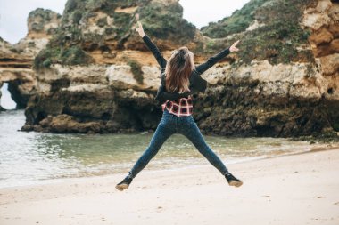 Genç bir kızın hayatı ve mutlu bulunuyor.